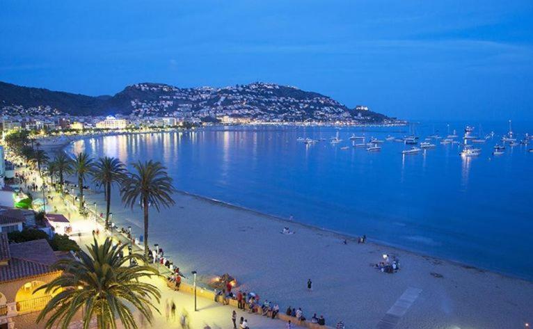 Apartamentos Playa La Perola Roses Dış mekan fotoğraf